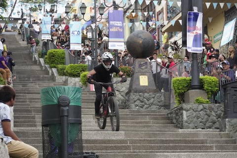 ‘Cuando voy en bici siento que soy el rey del mundo’: downhill reunió a más de 60 ciclistas en el cerro Santa Ana