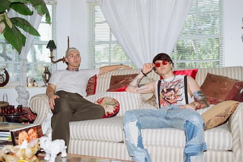 Álex Ponce y Christopher Vélez se unen para cantar ‘Ojitos verdes’