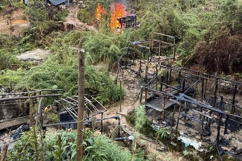 Fuerzas Armadas destruyen 67 campamentos de minería ilegal en el Parque Nacional Podocarpus