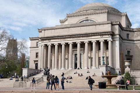 Liberan a estudiante de la Universidad de Columbia detenida por agentes del DHS