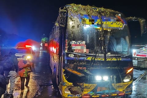 Dos mujeres con politraumatismos tras deslizamiento en la vía Alóag-Unión del Toachi