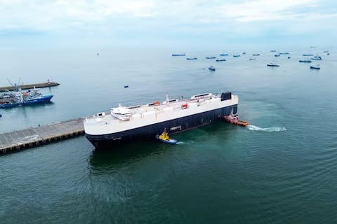 407 vehículos llegan a Manta en un buque de prestigiosa naviera ZIM