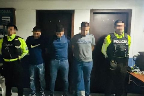 Capturan a dos policías activos con carro robado en San Miguel de Los Bancos