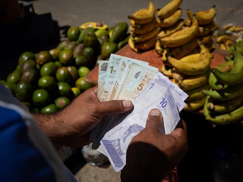 Venezuela aumenta el ingreso mínimo a 240 dólares