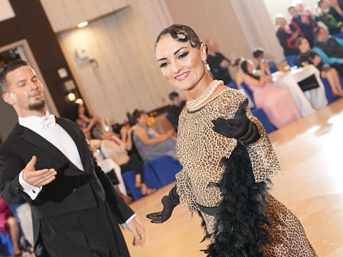 Magui Hinojosa, la bailarina ecuatoriana que pasó del ‘ballroom’ en Quito a los escenarios competitivos de Texas