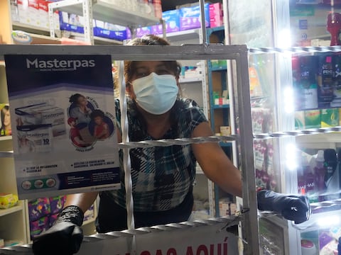 El toque de queda apaga farmacias barriales y deja los turnos de 24 horas en manos de grandes cadenas