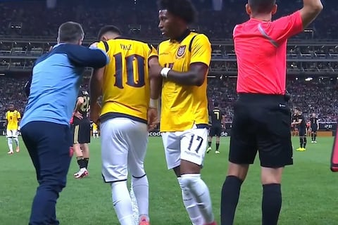 Ángelo Preciado, lateral de Ecuador, se habría disgustado con Sebastián Beccacece por ser sustituido ante México al minuto 27
