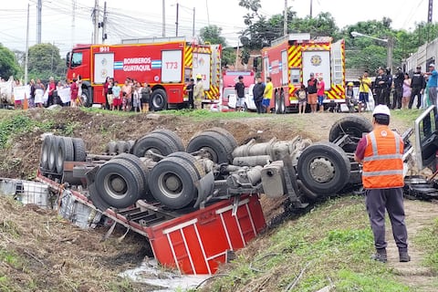 Aparatoso siniestro en la vía a Daule reaviva reclamos ciudadanos por mayor control vial: ‘Estamos cansados, aquí siempre pasan accidentes’