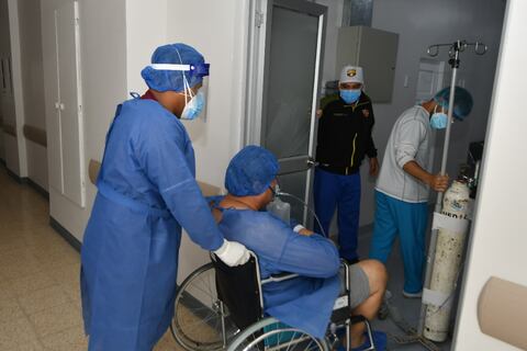 Se repite la historia de hace un año: familias buscan camas para pacientes por COVID-19; la red privada también está al límite