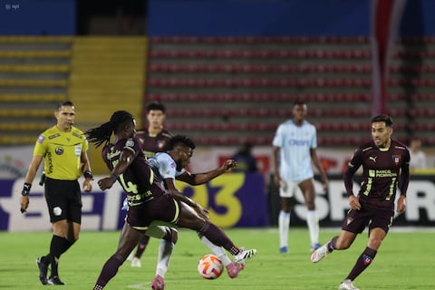 Universidad Católica y Liga de Quito igualan en vibrante partido en el inicio del hexagonal por el título de la Liga Ecuabet