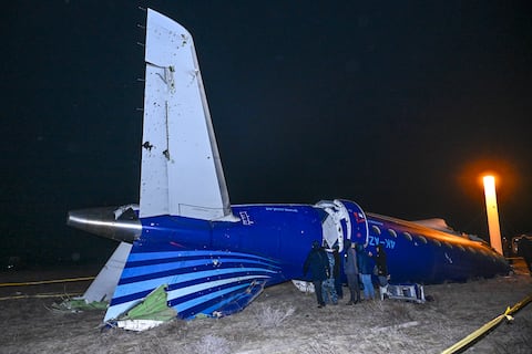 Azerbaiyán sospecha de derribo de avión comercial por misil antiaéreo ruso