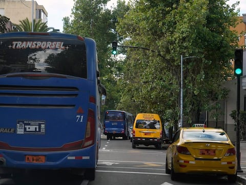 Quiteños optan por transporte alternativo para moverse a sus trabajos por puntualidad y servicio confiable