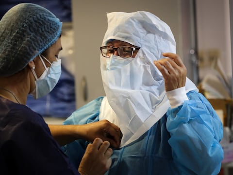 EE. UU. investiga si la vacuna de la covid-19 está relacionada con la muerte de pacientes