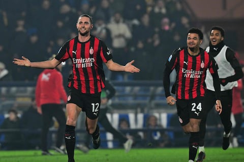 Pervis Estupiñán vio desde el banco de suplentes la remontada del AC Milan sobre el Como en la Serie A de Italia