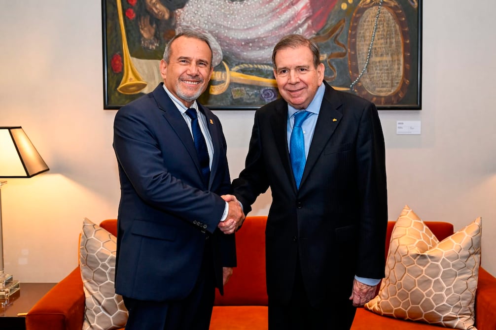 Perú se opone a cualquier intervención extranjera en Venezuela, reitera su canciller