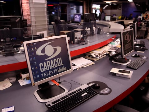 Canal colombiano Caracol Televisión retiró a dos presentadores tras denuncias de presunto acoso