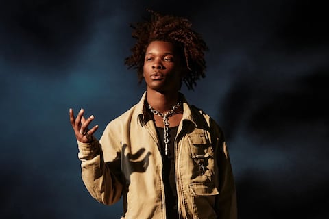 El cantante D4vd está ‘cooperando plenamente’ con las autoridades que investigan el cadáver encontrado en su Tesla