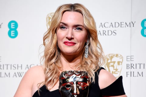 Kate Winslet y su hija Mia Threapleton parecen hermanas: la joven de 22 años que siguió los pasos actorales de la estrella de “Titanic” es el “clón” de su madre