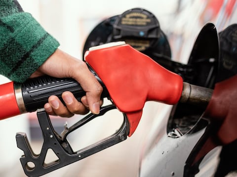 Combustible sintético: China está a punto de revolucionar el mercado produciendo gasolina a partir de aire, agua y luz solar