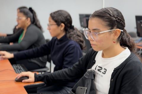 El 21 % de los nuevos estudiantes en la Universidad Católica de Santiago de Guayaquil va a carreras virtuales o modalidad a distancia