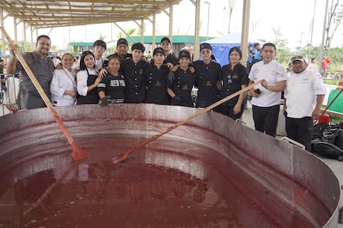 6.000 litros de colada morada se prepararon en Santo Domingo