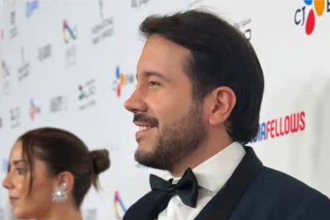 Jorge Ulloa en el Premio Emmy Internacional 2025: Así registra el ecuatoriano su paso en la alfombra roja y cena de la gala