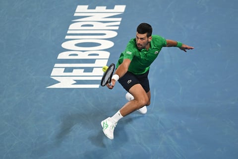 Novak Djokovic clasifica a octavos de final del Abierto de Australia y alcanza victoria 400 en un Grand Slam