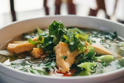 La sopa mediterránea que recomiendan los expertos para resetear el metabolismo en enero: desintoxica y desinflama