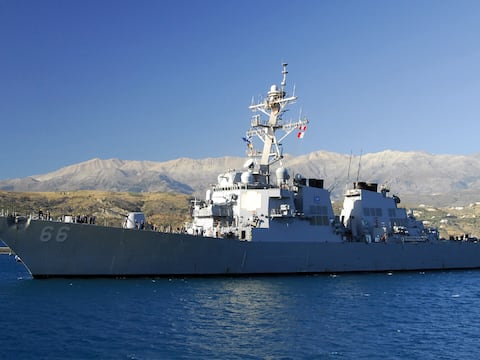 Defensa antimisiles y tecnología de guerra: así es el destructor de Estados Unidos que se dirige al Atlántico para reforzar capacidades aéreas en aguas en disputa