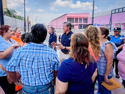 Habilitan paso peatonal en alrededores del Multicomercio tras incendio; tránsito vehicular sigue restringido