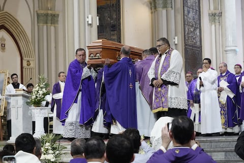 ‘Hoy recibe la mayor recompensa, la vida eterna’: monseñor Antonio Arregui fue sepultado en el mausoleo arzobispal de la Catedral de Guayaquil
