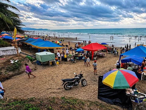 Esmeraldas espera que el largo feriado anime a visitantes a viajar a balnearios