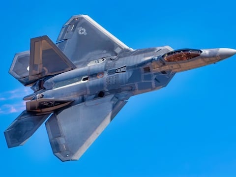 Mayor alcance y capacidad: el F-22 Raptor de Estados Unidos podría tener algunas armas secretas bajo el ala