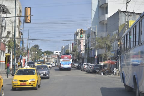 ‘Tengo más miedo que antes; todo el mundo se respetaba, ahora ya no’: atracos y violencia atemorizan en Santa Elena, en medio del déficit de policías