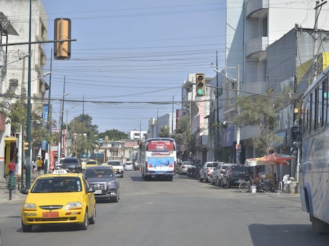 ‘Tengo más miedo que antes; todo el mundo se respetaba, ahora ya no’: atracos y violencia atemorizan en Santa Elena, en medio del déficit de policías