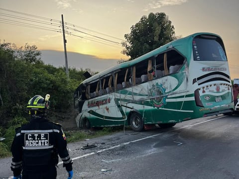 Bus accidentado llevaba familias de Los Ríos a Olón