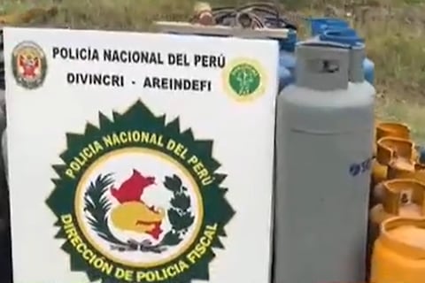 Policía peruana interviene depósito clandestino en la frontera donde se llenaban cilindros con gas ecuatoriano