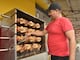 Asaderos de Guayaquil duplicarán producción y entregas por el Día de la Madre