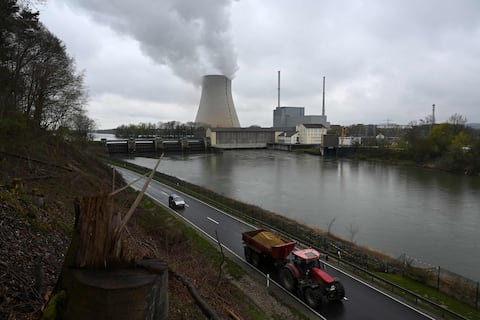 Alemania desconecta hoy sus tres últimas centrales nucleares para apostar por energía del sol y el viento