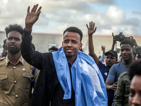 “Tienen un problema con mi país”, dice el mejor árbitro de África, a quien se le negó la entrada a Estados Unidos y se perderá el Mundial de Fútbol 2026