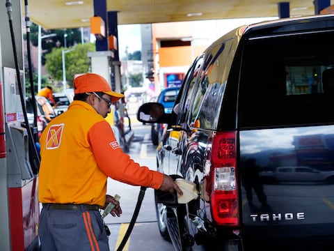 Gasolina extra y ecopaís bajarán siete centavos este mes de noviembre