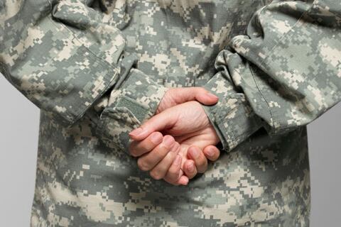 País europeo pagará 2.000 euros al mes a jóvenes de 17 años por servicio militar