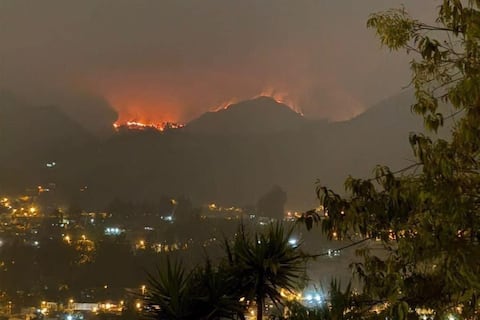 ‘El incendio en el parque nacional Cajas es una situación insostenible e incontrolable, declararé emergencia’, dice Cristian Zamora, alcalde de Cuenca