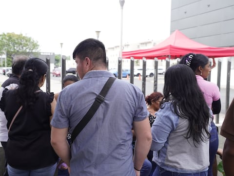 “Ella es inocente, lamentablemente estaba allí”: familiares de mujer alcanzada por una bala en el centro de Guayaquil piden respuestas