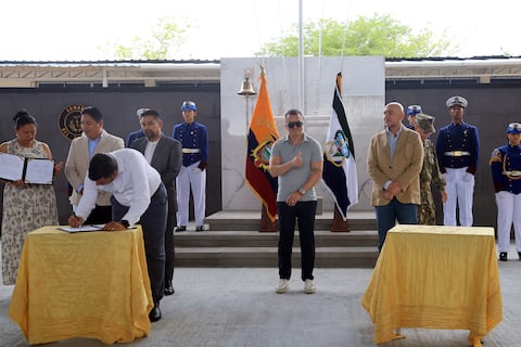 Sistema aeromédico y de rescate naval se fortalece en Galápagos con convenio de más de $ 2,2 millones