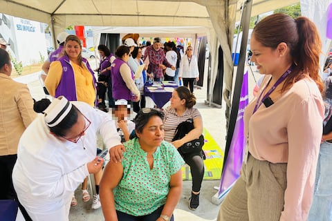 Campaña de vacunación contra la influenza arrancó en Guayaquil: feria de salud motivó la inmunización