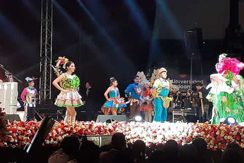 La Fiesta de la Fruta y de las Flores de Ambato se enciende con presentación de candidatas y diseños de carros alegóricos