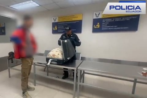 Droga estaba impregnada en ropa dentro de maleta, en el aeropuerto de Quito: alcaloide podría cotizarse en casi $ 1 millón