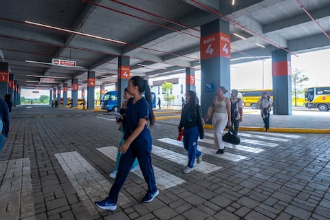 Ecotec inauguró su terminal de buses en el campus de Samborondón