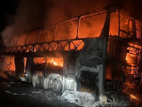Bus de pasajeros se incendió en una carretera del norte de Esmeraldas